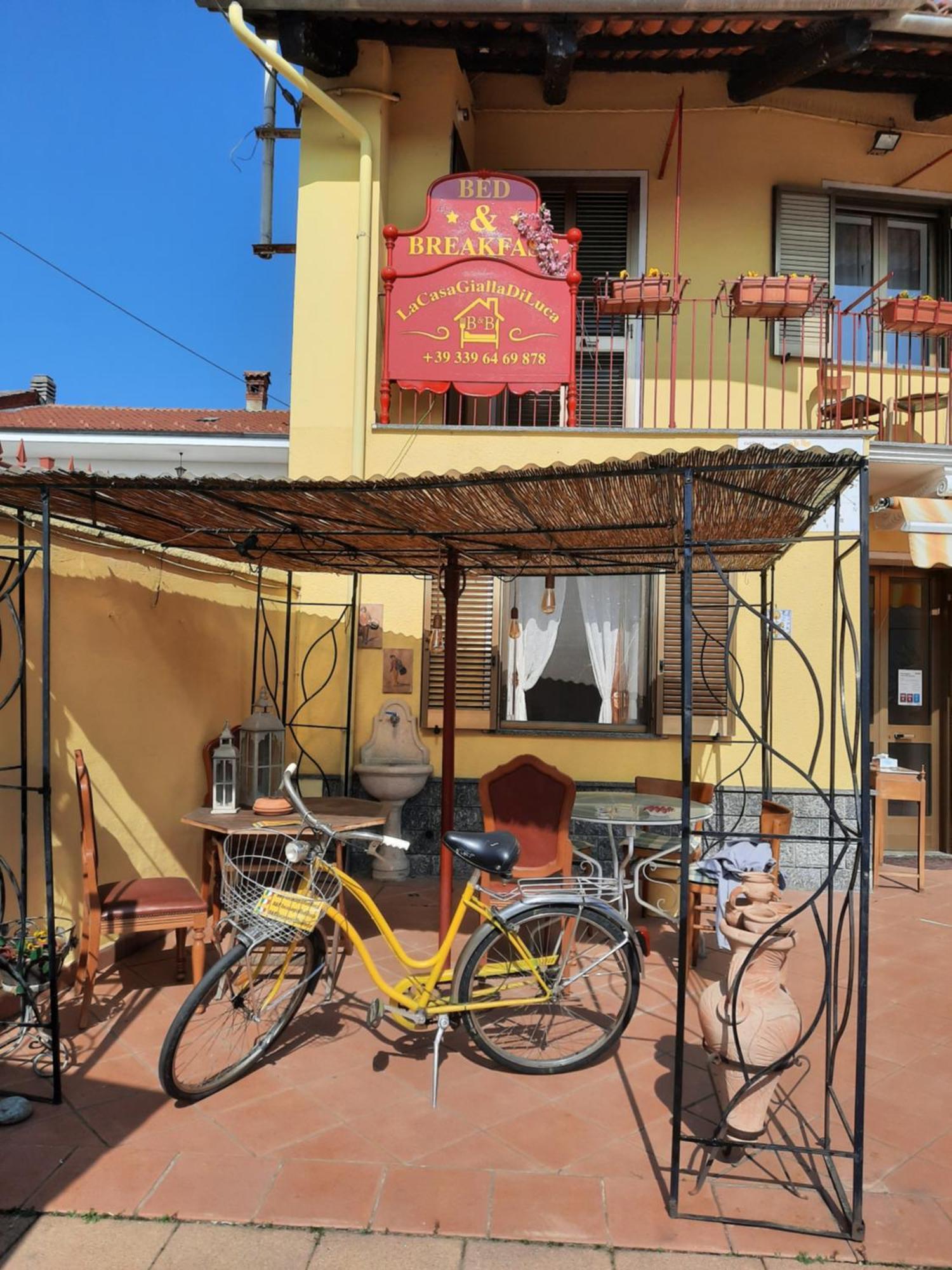 B&B La Casa Gialla Di Luca Mazzè Exterior foto